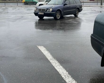 Синий Мерседес Е-Класс, объемом двигателя 2 л и пробегом 500 тыс. км за 1044 $, фото 1 на Automoto.ua