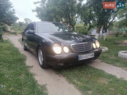 Синий Мерседес Е-Класс, объемом двигателя 2 л и пробегом 400 тыс. км за 2800 $, фото 1 на Automoto.ua