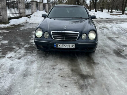 Синий Мерседес Е-Класс, объемом двигателя 3.2 л и пробегом 300 тыс. км за 4199 $, фото 1 на Automoto.ua