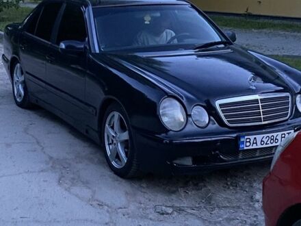 Мерседес Е-Класс 2001 в Бережанах на Automoto.ua Синий Мерседес Е-Класс, объемом двигателя 2 л и пробегом 300 тыс. км за 3300 $, фото 1 на Automoto.ua