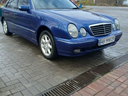 Синий Мерседес Е-Класс, объемом двигателя 2 л и пробегом 300 тыс. км за 3800 $, фото 1 на Automoto.ua