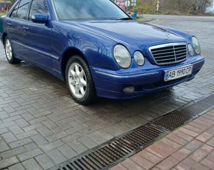 Синий Мерседес Е-Класс, объемом двигателя 2 л и пробегом 300 тыс. км за 3800 $, фото 1 на Automoto.ua