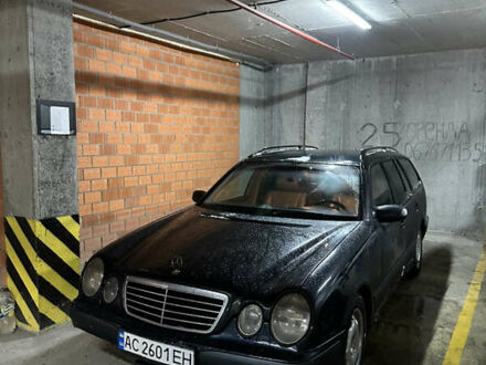 Синий Мерседес Е-Класс, объемом двигателя 2.7 л и пробегом 400 тыс. км за 3000 $, фото 1 на Automoto.ua