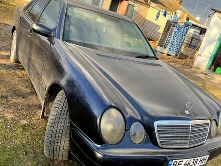 Синий Мерседес Е-Класс, объемом двигателя 2.1 л и пробегом 0 тыс. км за 2700 $, фото 1 на Automoto.ua