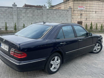 Мерседес Е-Класс 2001 в Ровно на Automoto.ua Синий Мерседес Е-Класс, объемом двигателя 2.7 л и пробегом 320 тыс. км за 4150 $, фото 1 на Automoto.ua