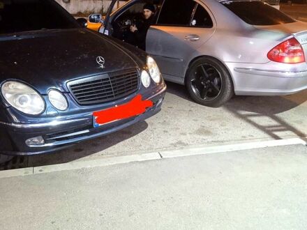 Синий Мерседес Е-Класс, объемом двигателя 2.1 л и пробегом 400 тыс. км за 6700 $, фото 1 на Automoto.ua