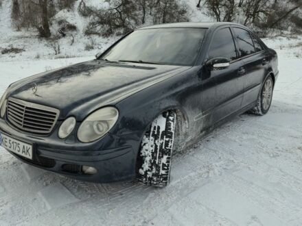 Синий Мерседес Е-Класс, объемом двигателя 2.6 л и пробегом 350 тыс. км за 5000 $, фото 1 на Automoto.ua