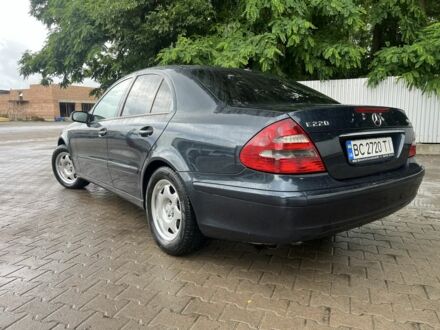 Мерседес Е-Класс 2002 в Снятине на Automoto.ua Синий Мерседес Е-Класс, объемом двигателя 2.1 л и пробегом 295 тыс. км за 5800 $, фото 1 на Automoto.ua