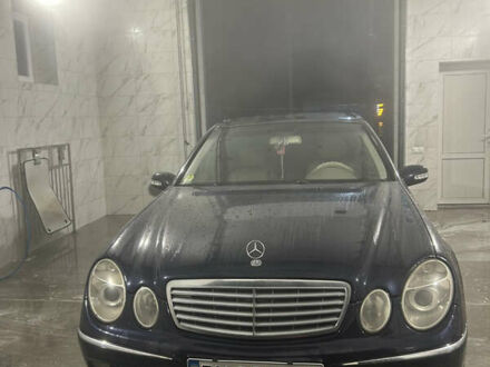 Синий Мерседес Е-Класс, объемом двигателя 2.7 л и пробегом 285 тыс. км за 7200 $, фото 1 на Automoto.ua