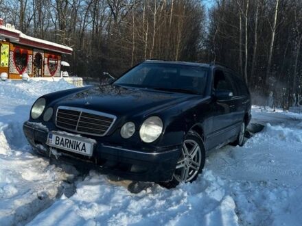 Синий Мерседес Е-Класс, объемом двигателя 3.2 л и пробегом 400 тыс. км за 5700 $, фото 1 на Automoto.ua