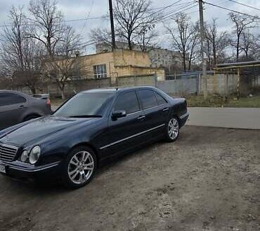 Синий Мерседес Е-Класс, объемом двигателя 3.2 л и пробегом 380 тыс. км за 8000 $, фото 1 на Automoto.ua