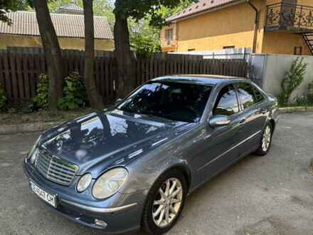 Мерседес Е-Клас 2002 у Чернівцях на Automoto.ua Синій Мерседес Е-Клас, об'ємом двигуна 2.2 л та пробігом 227 тис. км за 6150 $, фото 1 на Automoto.ua
