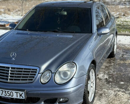 Синий Мерседес Е-Класс, объемом двигателя 2.15 л и пробегом 301 тыс. км за 5500 $, фото 1 на Automoto.ua