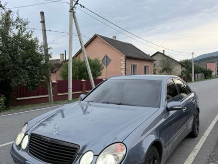 Синий Мерседес Е-Класс, объемом двигателя 2.2 л и пробегом 350 тыс. км за 6021 $, фото 1 на Automoto.ua