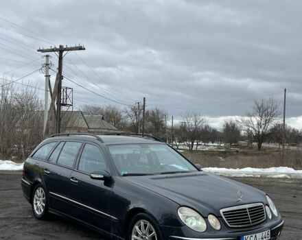 Синий Мерседес Е-Класс, объемом двигателя 3.2 л и пробегом 325 тыс. км за 2900 $, фото 1 на Automoto.ua