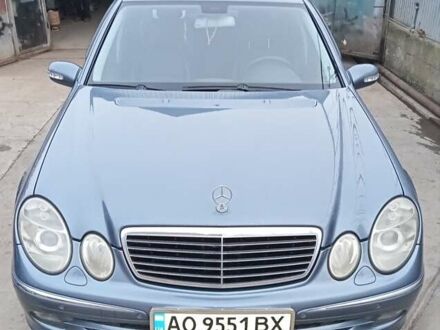 Мерседес Е-Клас 2003 у Ужгороді на Automoto.ua Синій Мерседес Е-Клас, об'ємом двигуна 2.15 л та пробігом 403 тис. км за 7000 $, фото 1 на Automoto.ua