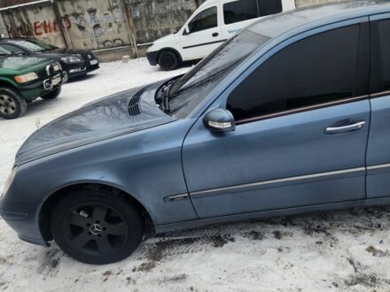 Синій Мерседес Е-Клас, об'ємом двигуна 2.2 л та пробігом 500 тис. км за 3100 $, фото 1 на Automoto.ua