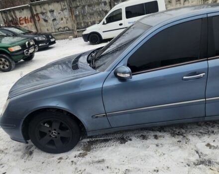 Синий Мерседес Е-Класс, объемом двигателя 2.2 л и пробегом 500 тыс. км за 3100 $, фото 1 на Automoto.ua