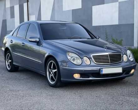 Синий Мерседес Е-Класс, объемом двигателя 3.2 л и пробегом 360 тыс. км за 5500 $, фото 1 на Automoto.ua