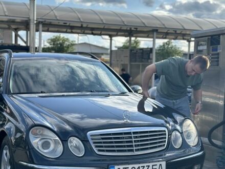 Мерседес Е-Класс 2003 в Ивано-Франковске на Automoto.ua Синий Мерседес Е-Класс, объемом двигателя 2.7 л и пробегом 314 тыс. км за 7500 $, фото 1 на Automoto.ua
