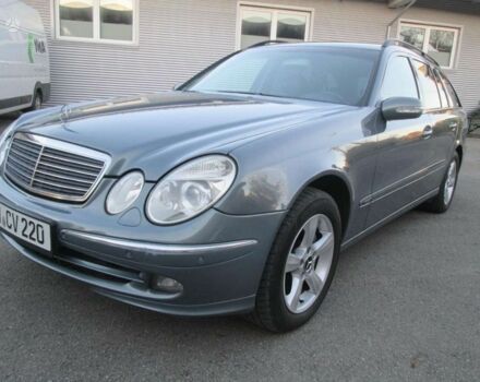 Синий Мерседес Е-Класс, объемом двигателя 3.2 л и пробегом 319 тыс. км за 6000 $, фото 1 на Automoto.ua