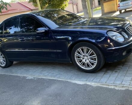 Синий Мерседес Е-Класс, объемом двигателя 3.2 л и пробегом 570 тыс. км за 7000 $, фото 1 на Automoto.ua