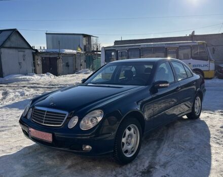 Синий Мерседес Е-Класс, объемом двигателя 2.2 л и пробегом 274 тыс. км за 8600 $, фото 1 на Automoto.ua