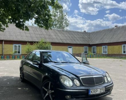 Синий Мерседес Е-Класс, объемом двигателя 2.7 л и пробегом 560 тыс. км за 2600 $, фото 1 на Automoto.ua