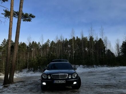 Синий Мерседес Е-Класс, объемом двигателя 2.7 л и пробегом 395 тыс. км за 3300 $, фото 1 на Automoto.ua