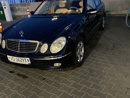 Синий Мерседес Е-Класс, объемом двигателя 3.2 л и пробегом 236 тыс. км за 4200 $, фото 1 на Automoto.ua