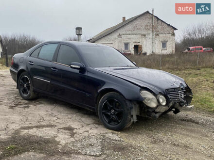 Синий Мерседес Е-Класс, объемом двигателя 2.15 л и пробегом 300 тыс. км за 3000 $, фото 1 на Automoto.ua