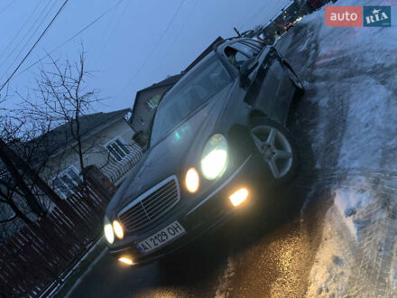 Синий Мерседес Е-Класс, объемом двигателя 3.2 л и пробегом 266 тыс. км за 7550 $, фото 1 на Automoto.ua