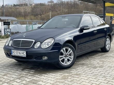 Синий Мерседес Е-Класс, объемом двигателя 2.2 л и пробегом 280 тыс. км за 5200 $, фото 1 на Automoto.ua