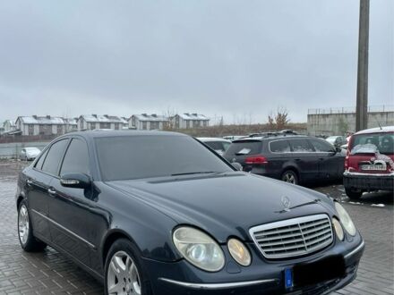 Синий Мерседес Е-Класс, объемом двигателя 3.2 л и пробегом 340 тыс. км за 3999 $, фото 1 на Automoto.ua