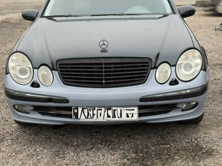 Синий Мерседес Е-Класс, объемом двигателя 2.59 л и пробегом 390 тыс. км за 4999 $, фото 1 на Automoto.ua