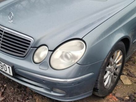 Синий Мерседес Е-Класс, объемом двигателя 2.7 л и пробегом 300 тыс. км за 3800 $, фото 1 на Automoto.ua