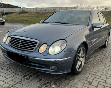 Синий Мерседес Е-Класс, объемом двигателя 3.2 л и пробегом 329 тыс. км за 4639 $, фото 1 на Automoto.ua