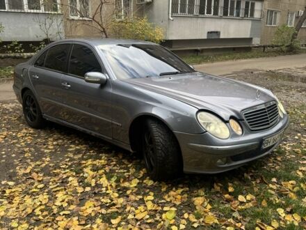Синий Мерседес Е-Класс, объемом двигателя 3.2 л и пробегом 300 тыс. км за 4800 $, фото 1 на Automoto.ua