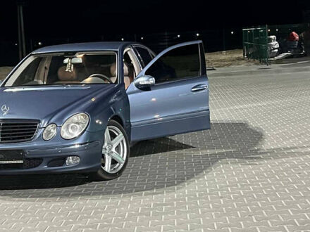 Мерседес Е-Класс 2006 в Киеве на Automoto.ua Синий Мерседес Е-Класс, объемом двигателя 2.15 л и пробегом 380 тыс. км за 10200 $, фото 1 на Automoto.ua