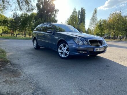 Синій Мерседес Е-Клас, об'ємом двигуна 3 л та пробігом 430 тис. км за 3950 $, фото 1 на Automoto.ua
