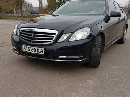 Синий Мерседес Е-Класс, объемом двигателя 2.1 л и пробегом 280 тыс. км за 11000 $, фото 1 на Automoto.ua