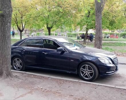 Синий Мерседес Е-Класс, объемом двигателя 1.8 л и пробегом 370 тыс. км за 12000 $, фото 1 на Automoto.ua