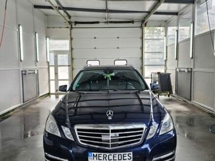 Синій Мерседес Е-Клас, об'ємом двигуна 2.14 л та пробігом 350 тис. км за 11999 $, фото 1 на Automoto.ua