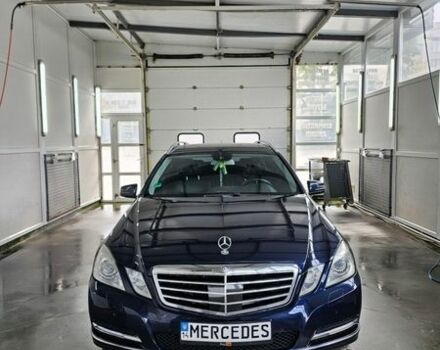 Синий Мерседес Е-Класс, объемом двигателя 2.14 л и пробегом 350 тыс. км за 11999 $, фото 1 на Automoto.ua