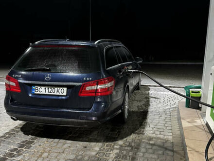 Синій Мерседес Е-Клас, об'ємом двигуна 2.1 л та пробігом 330 тис. км за 16000 $, фото 1 на Automoto.ua