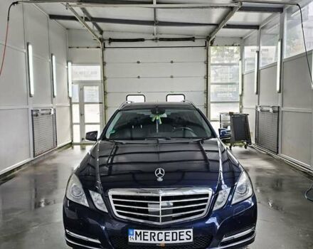 Синий Мерседес Е-Класс, объемом двигателя 2.14 л и пробегом 350 тыс. км за 12999 $, фото 1 на Automoto.ua