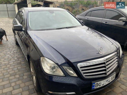 Синий Мерседес Е-Класс, объемом двигателя 2.2 л и пробегом 332 тыс. км за 11500 $, фото 1 на Automoto.ua
