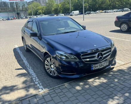 Синий Мерседес Е-Класс, объемом двигателя 2.1 л и пробегом 180 тыс. км за 15700 $, фото 1 на Automoto.ua