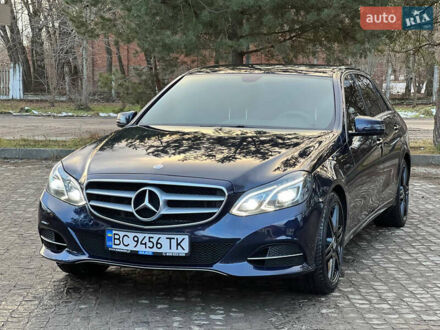 Синий Мерседес Е-Класс, объемом двигателя 2.2 л и пробегом 298 тыс. км за 18800 $, фото 1 на Automoto.ua