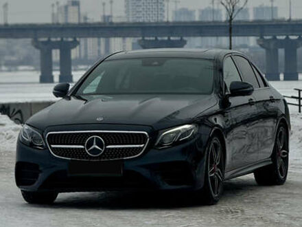 Синий Мерседес Е-Класс, объемом двигателя 2 л и пробегом 180 тыс. км за 30800 $, фото 1 на Automoto.ua